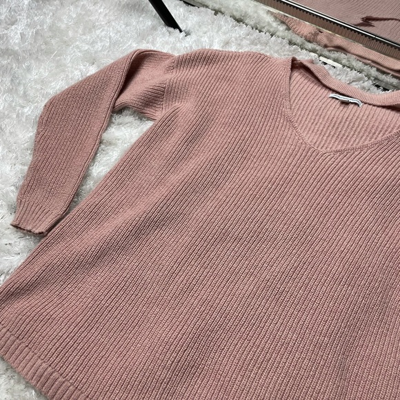 AE Sweater - Picture 5 of 6